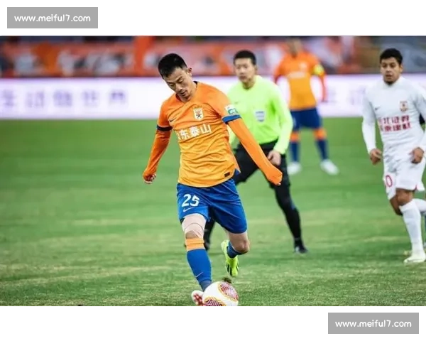 泰山队场边争议事件:彭欣力替补登场 2 分钟染红离场 泰山队场边争议事件:彭欣力替补登场 2 分钟染红离场